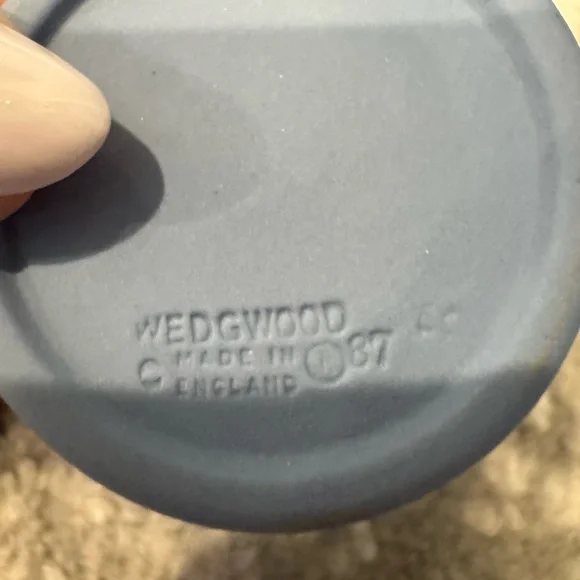 Wedgwood Blue and White Decorative Trinket Box - Picture 4 of 5